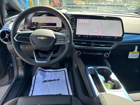 New 2026 Chevrolet Equinox EV LT w/ Convenience Package II image 29