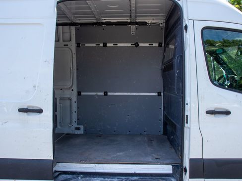 Used 2021 Mercedes-Benz Sprinter 2500 image 12