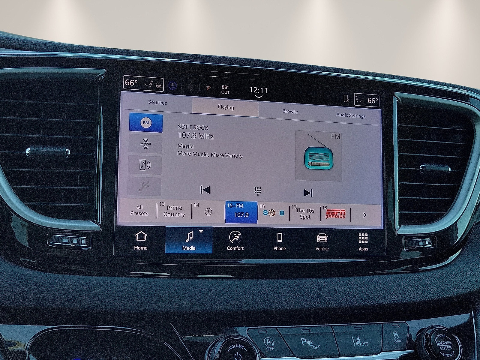 Used 2025 Chrysler Pacifica Select FWD image 16