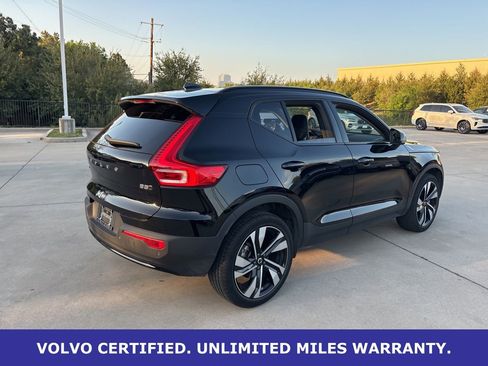 Used 2024 Volvo XC40 B5 Plus image 5