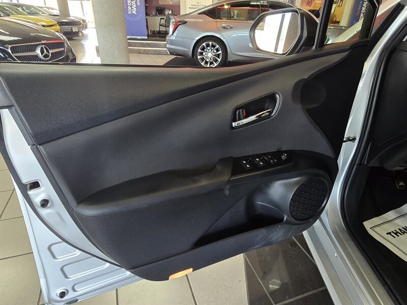 Used 2016 Toyota Prius Two FWD image 8