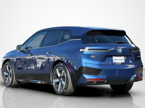 Used 2022 BMW iX xDrive50 w/ Premium Package AWD/4WD image 3