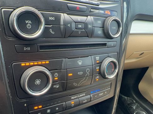Used 2017 Ford Explorer XLT FWD image 16