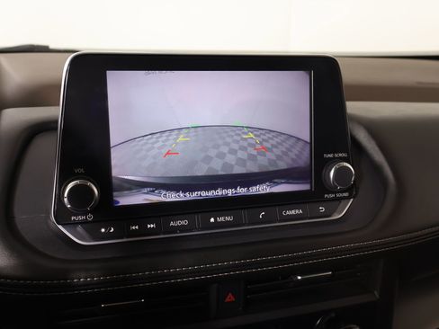 Used 2023 Nissan Rogue SV image 6