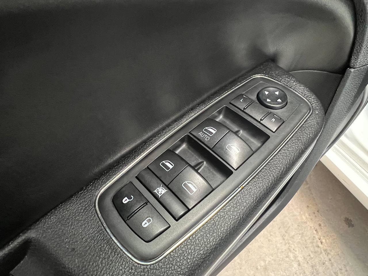 Used 2021 Chrysler 300 S RWD image 8