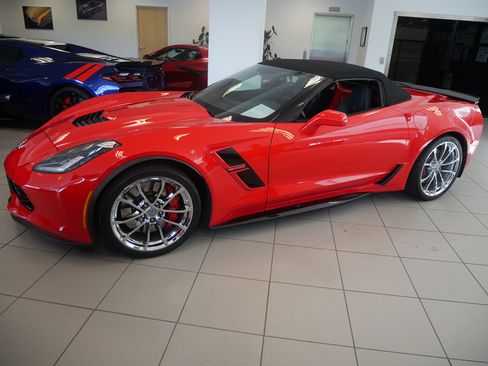 Used 2019 Chevrolet Corvette Grand Sport RWD image 3
