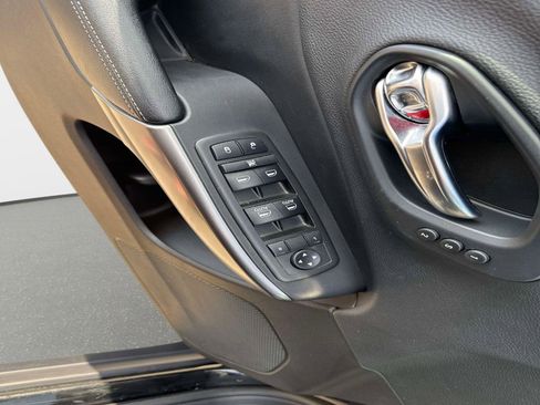 Used 2019 Jeep Cherokee Limited image 19