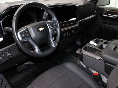 Used 2024 Chevrolet Silverado 1500 LT image 25