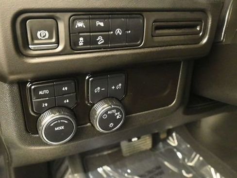 Used 2023 Chevrolet Suburban Premier AWD/4WD image 15
