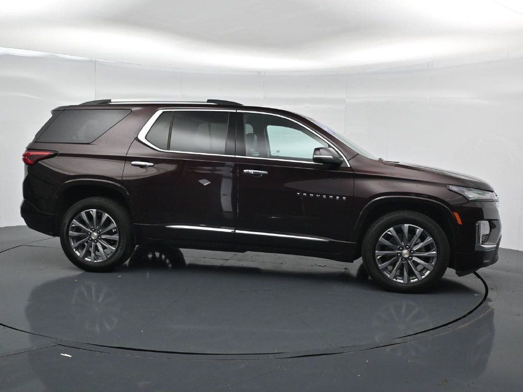 Used 2023 Chevrolet Traverse Premier FWD image 8
