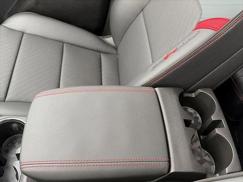 Used 2025 GMC Canyon AT4 w/ AT4X AEV Edition image 24