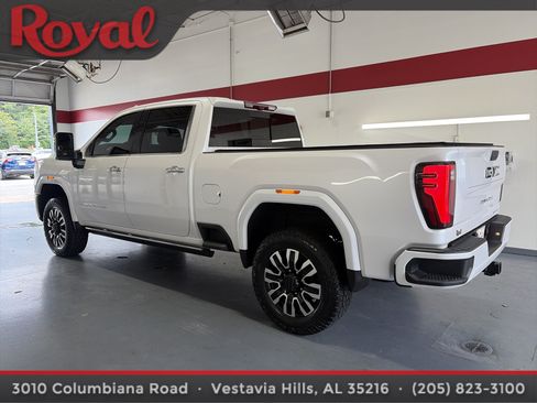 Used 2024 GMC Sierra 2500 Denali Ultimate w/ Max Trailering Package AWD/4WD image 2