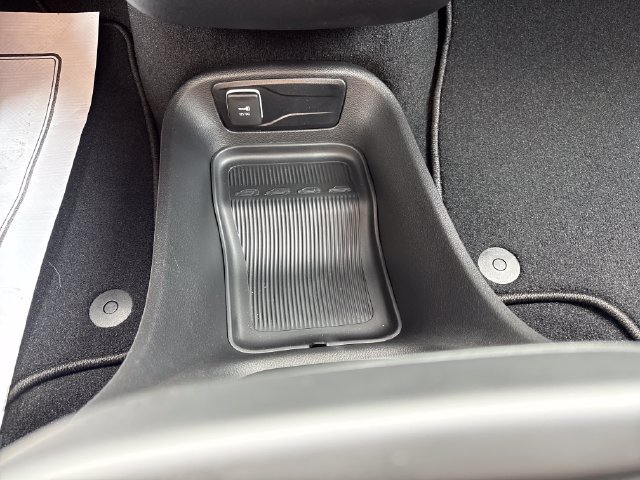 New 2027 Chrysler Pacifica Select AWD/4WD image 18