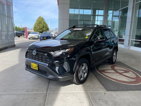 Certified 2024 Toyota RAV4 LE AWD/4WD image 7
