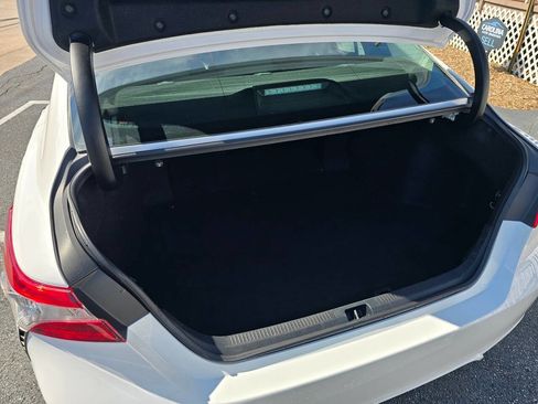 Used 2018 Toyota Camry SE image 29