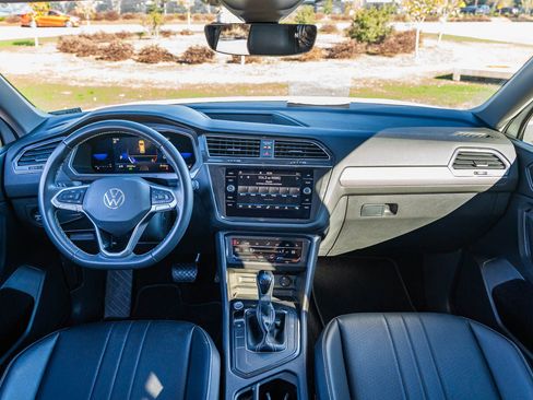 Used 2023 Volkswagen Tiguan SE image 23