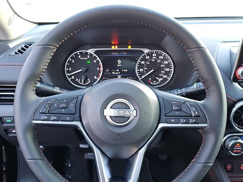 Used 2025 Nissan Sentra SR w/ SR Premium Package FWD image 21