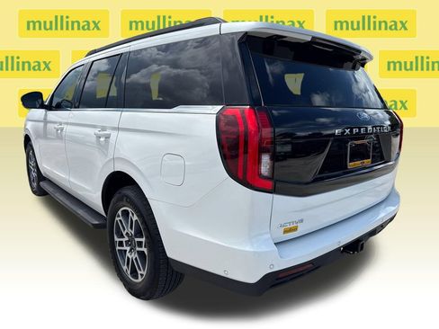 Used 2025 Ford Expedition Active RWD image 11
