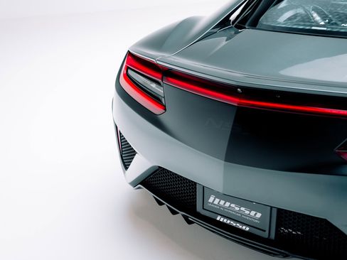 Used 2017 Acura NSX image 23