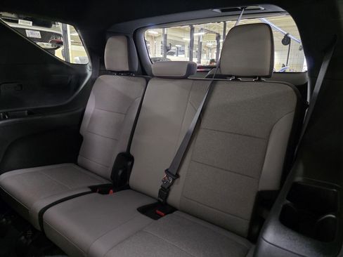 Used 2025 Chevrolet Traverse LT image 14