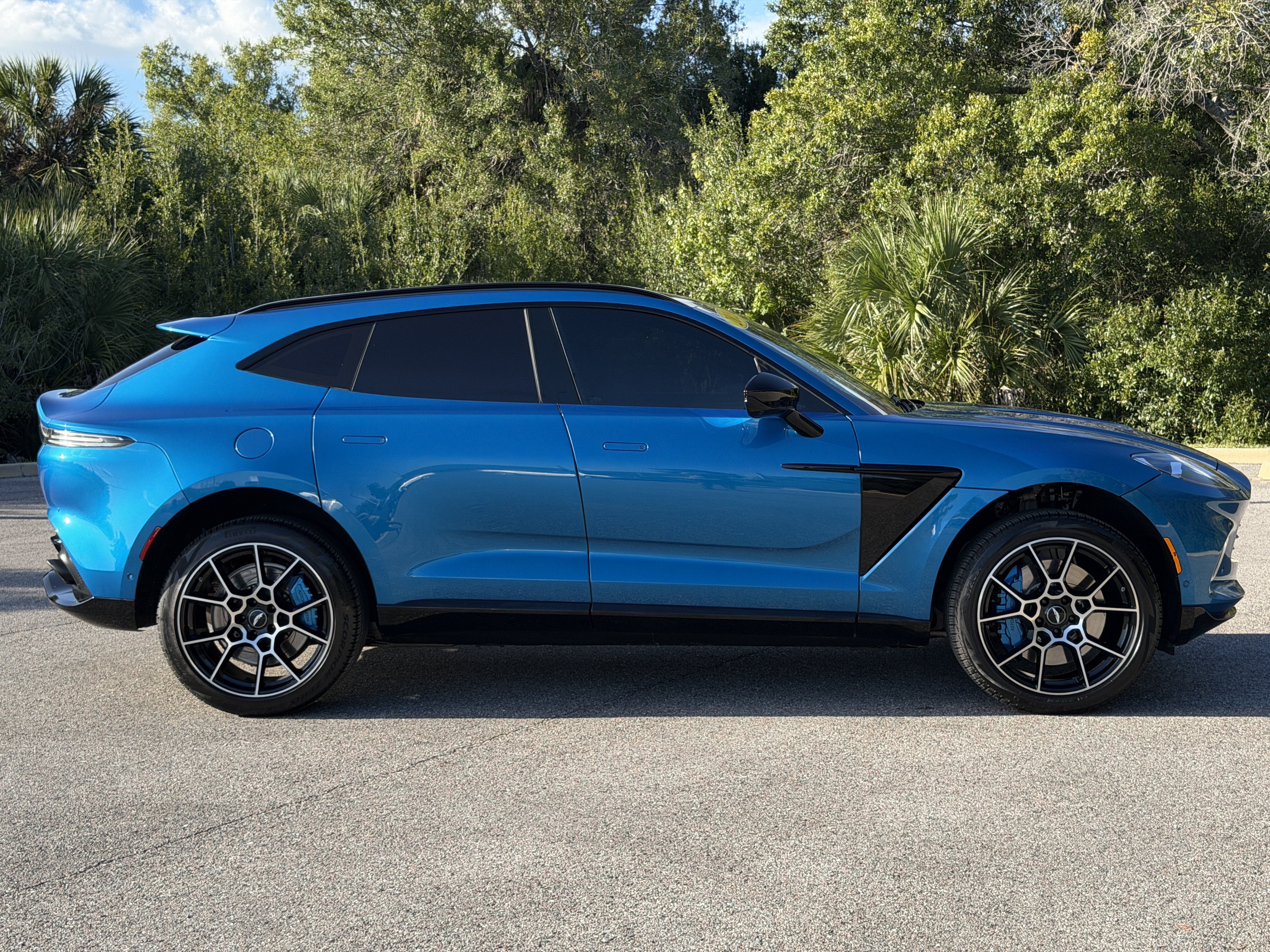 Used 2021 Aston Martin DBX AWD/4WD image 8