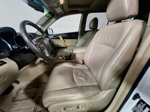 Used 2010 Toyota Highlander Limited w/ Extra Value Pkg 3 AWD/4WD image 15