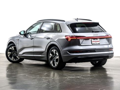 Used 2022 Audi e-tron Premium w/ Convenience Plus Package image 13