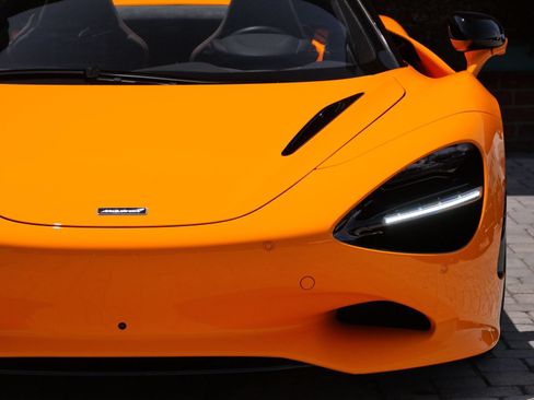 Used 2024 McLaren 750S Spider RWD image 6