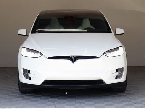 Used 2018 Tesla Model X 75D AWD/4WD image 4
