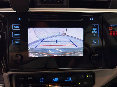 Used 2018 Toyota Corolla LE FWD image 27