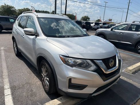 Used 2019 Nissan Rogue S w/ Special Edition Package FWD image 3
