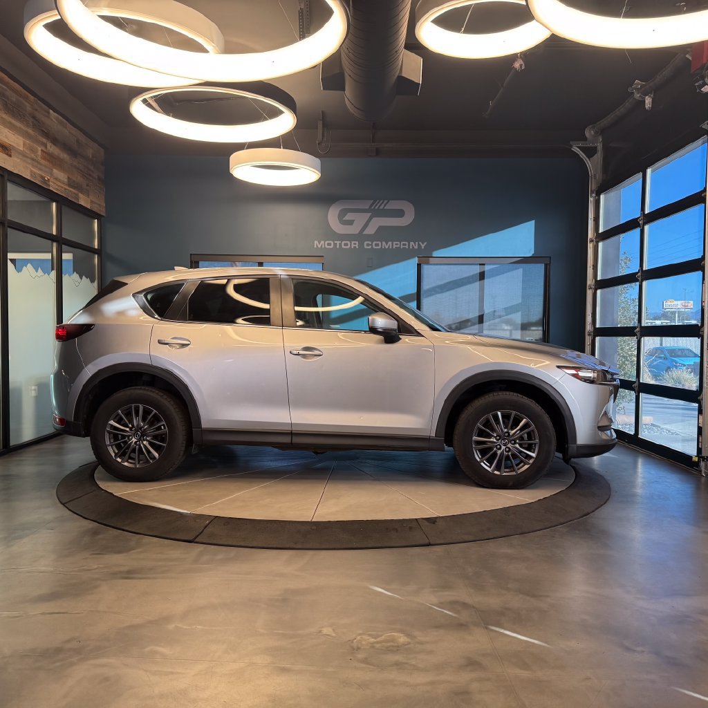 Used 2019 MAZDA CX-5 Touring FWD image 2