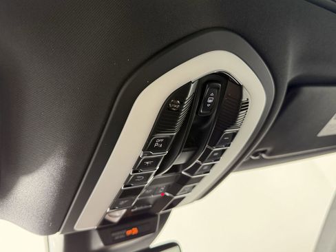 New 2025 Porsche Macan image 21