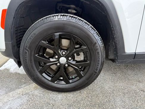 Used 2022 Jeep Grand Cherokee L Limited image 11