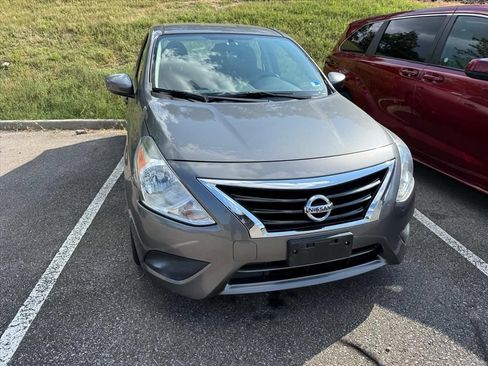 Used 2019 Nissan Versa S Plus FWD image 11