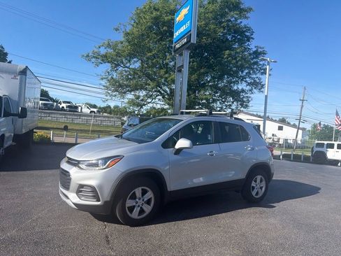 Used 2021 Chevrolet Trax LT w/ Premium Seat Package AWD/4WD image 6