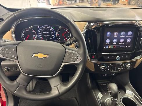 Used 2023 Chevrolet Traverse Premier FWD image 27