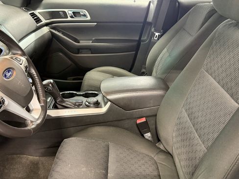 Used 2015 Ford Explorer XLT w/ Equipment Group 201A AWD/4WD image 23