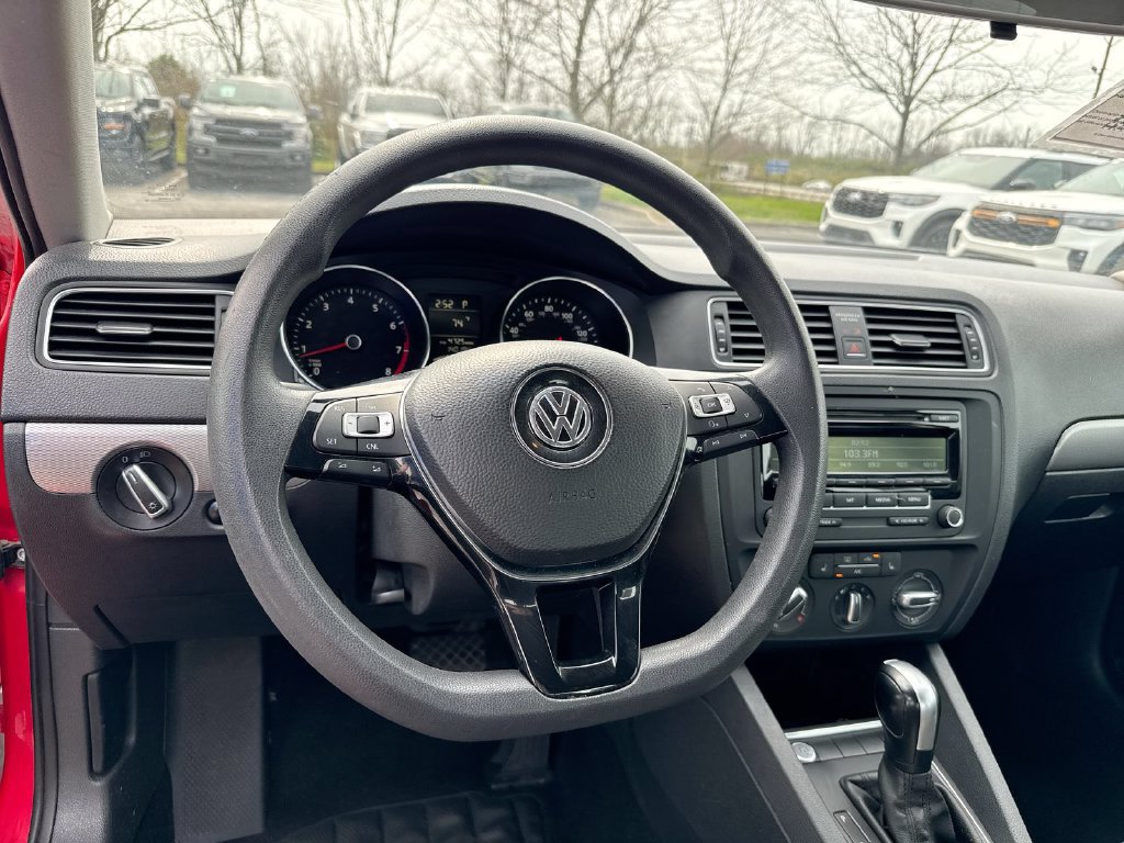 Used 2015 Volkswagen Jetta SE FWD image 11