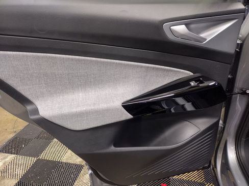 New 2026 Volkswagen ID.4 Pro image 18