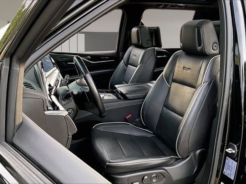 Used 2021 Cadillac Escalade ESV Sport w/ Driver Assist Tech Package AWD/4WD image 27