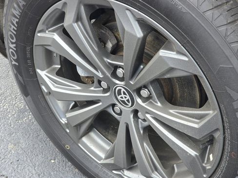 Used 2022 Toyota RAV4 XLE Premium image 20