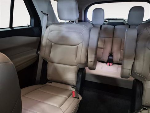 Used 2023 Ford Explorer XLT w/ Equipment Group 202A image 16