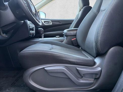 Used 2020 Nissan Pathfinder S image 12