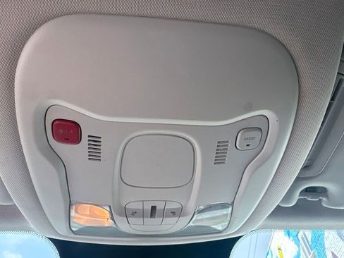 Used 2017 Jeep Renegade Latitude FWD image 20