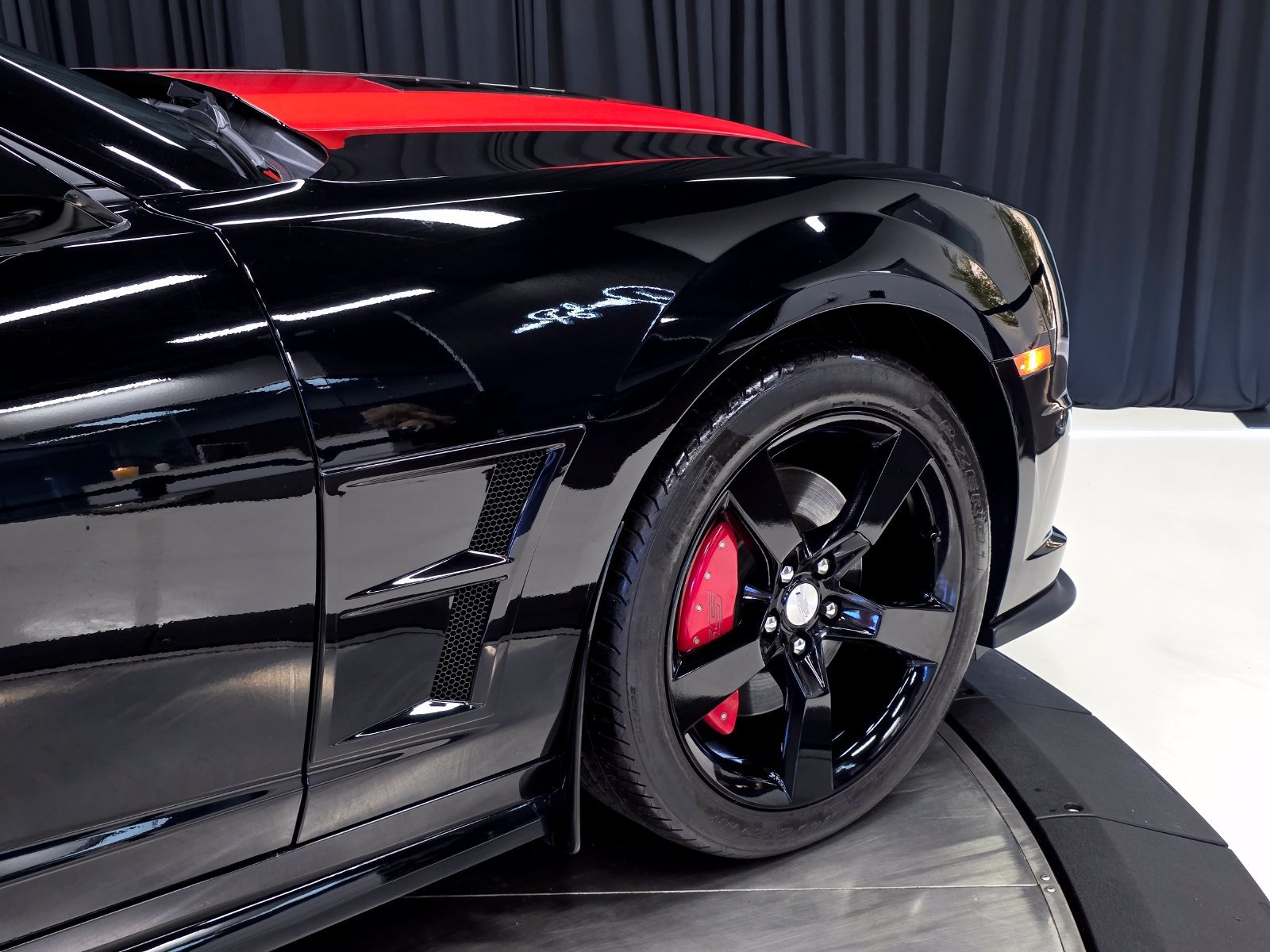 Used 2010 Chevrolet Camaro SS w/ Orange Stripe Package RWD image 39