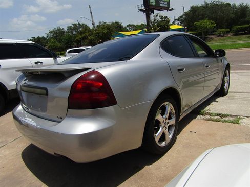 Used 2006 Pontiac Grand Prix GXP w/ Sun And Sound Package FWD image 4