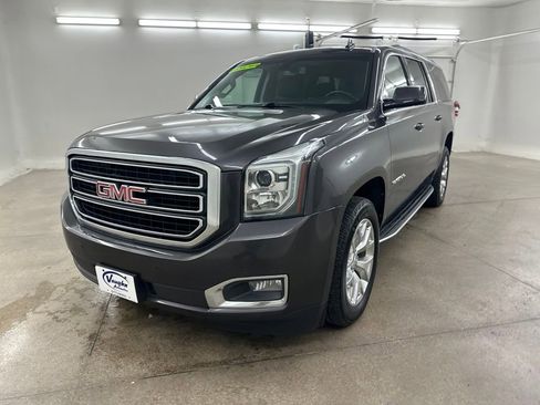 Used 2017 GMC Yukon XL SLE w/ SLE Value Package RWD image 4