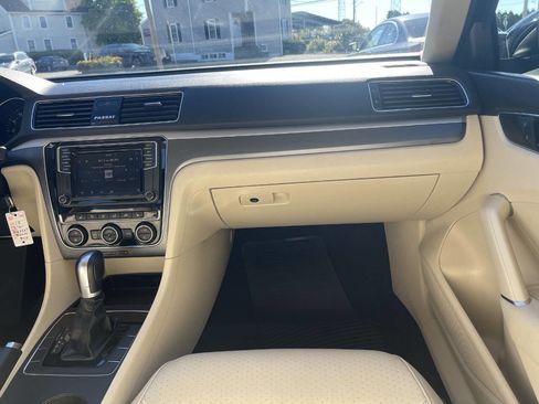 Used 2018 Volkswagen Passat 2.0T R-Line image 24