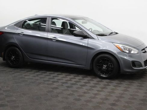 Used 2016 Hyundai Accent SE image 3